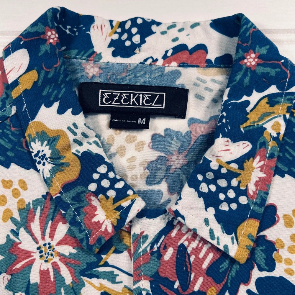 Ezekiel Abstract Floral Rayon Button Up Shirt Mens Medium Blue Red Short Sleeve